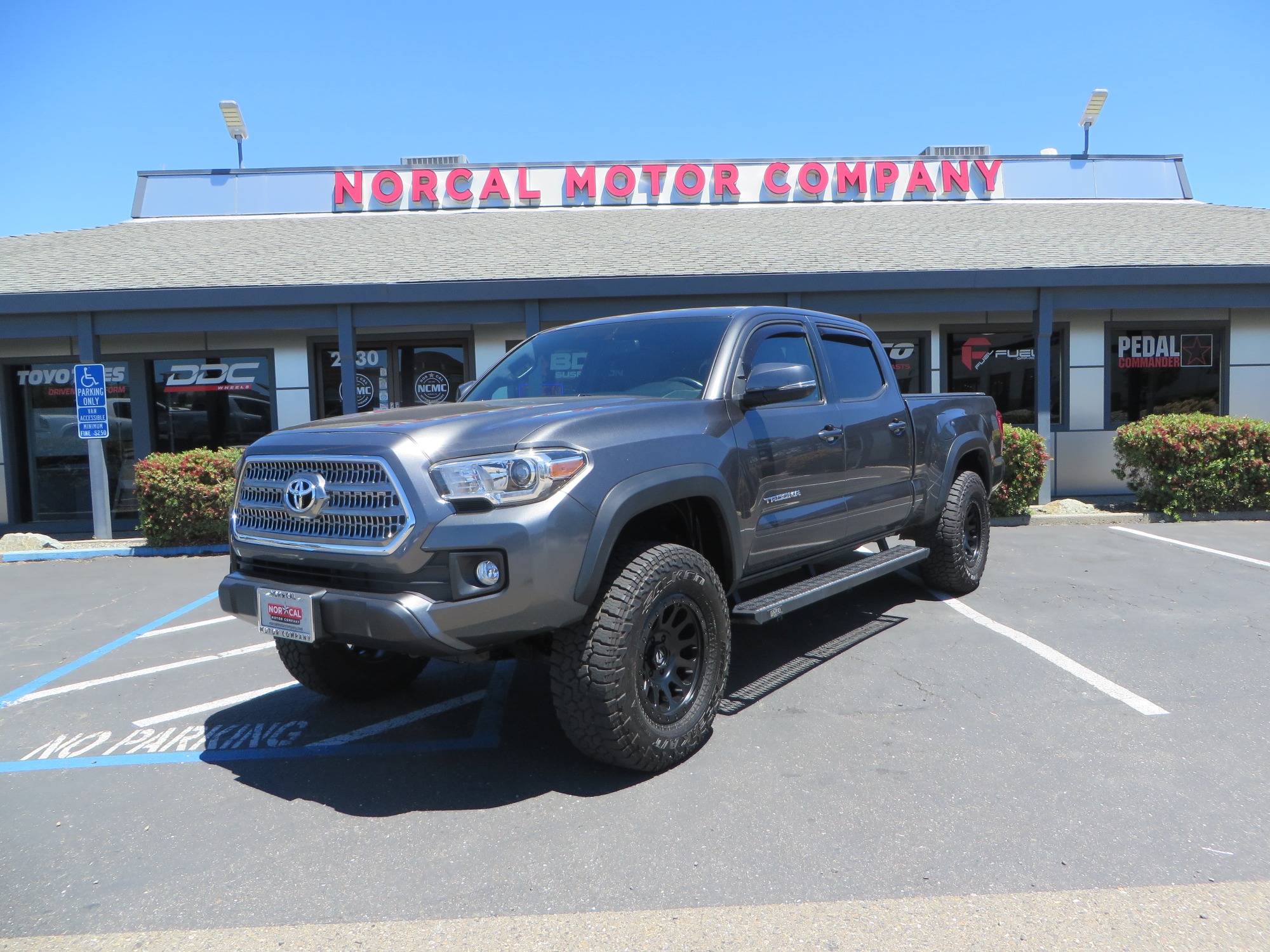 photo of 2017 Toyota Tacoma SR5 Double Cab Super Long Bed V6 6AT 4WD